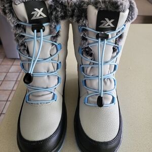 ZeroXposur Blue and Gray Snow Boots with Faux Fur
